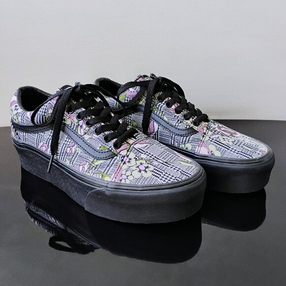Vans Men's Old Skool Stackform/Platform Sneaker in Lovely Tapestry Floral Black - Picture 2 of 13